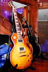 https://www.guitarlessons-atlanta.com/wp-content/uploads/2012/06/guitar-lessons-atlanta-les-paul-201x300.jpg