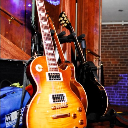 https://www.guitarlessons-atlanta.com/wp-content/uploads/2012/06/guitar-lessons-atlanta-les-paul.jpg