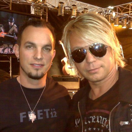 https://www.guitarlessons-atlanta.com/wp-content/uploads/2012/11/jimmy-cypher-and-guitarist-mark-tremonti.jpg