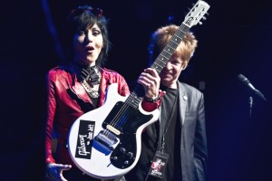 https://www.guitarlessons-atlanta.com/wp-content/uploads/2015/07/Joan-Jett-accepting-guitar-CP-8-1-2013-300x200.jpg